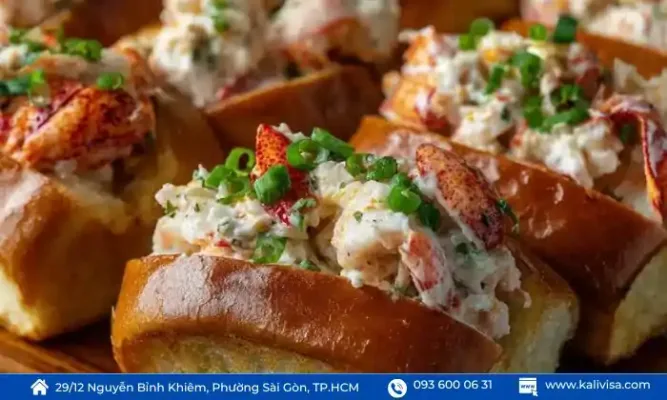 Lobster Roll – Món Bánh Mì Hải Sản “Sang Xịn” Kiểu Mỹ